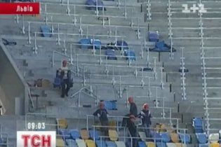 За день до відкриття "Арена Львів" нагадує будівельний майданчик