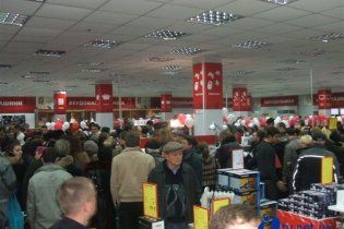В ожидании кризиса украинцы разметают технику и авто