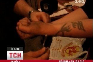 Молодой человек поджег авто обидчицы, а под горячую руку попали еще четыре