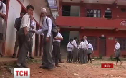 Найстаршим школярем Непалу став 68-річний дідусь