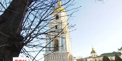 У Києві через елітну забудову похилилася Софійська дзвіниця