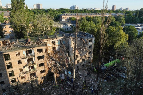 Наслідки атаки на Київ у ніч проти 23 червня / © Associated Press