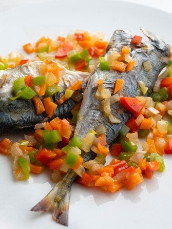 Скумбрия под овощной шубой