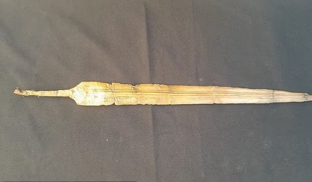 Блестящий меч, найденный в Египте два года назад, вероятно, принадлежал высокопоставленному военному чиновнику времен правления Рамсеса II. / © dailymail.co.uk