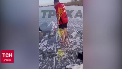 З'явилося відео, як під Дніпром стрибнув в ополонку і не випірнув 38-річний чоловік