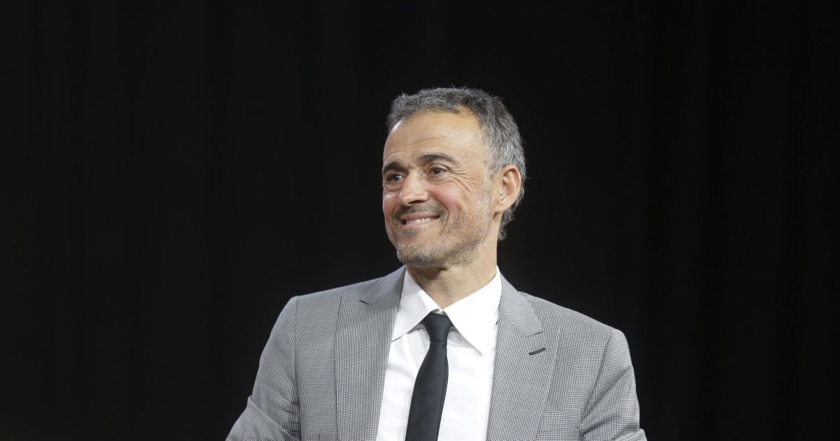 Тренер сборной Испании по футболу сам попросил уменьшить ему зарплату из-за коронавирусного кризиса