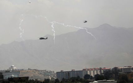 США просять талібів не входити до Кабулу, поки триває евакуація американців — ЗМІ