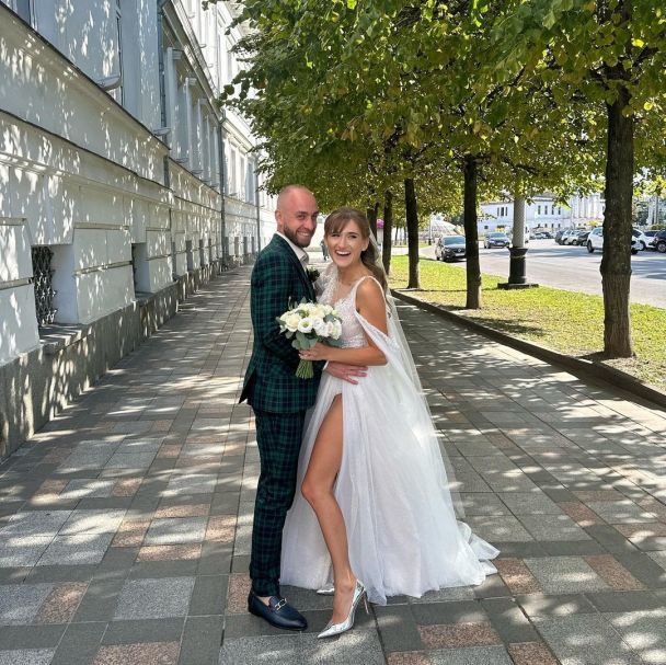 Даша Євтух із чоловіком / © instagram.com/dashaevtukh__official