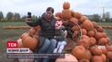 В Литве семья фермеров украсила дом тысячами тыкв