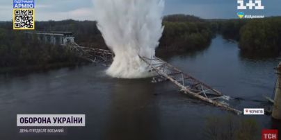 Сапери-водолази відшукали і знищили надпотужну бомбу, яка не спрацювала під час скидання на Чернігівський міст