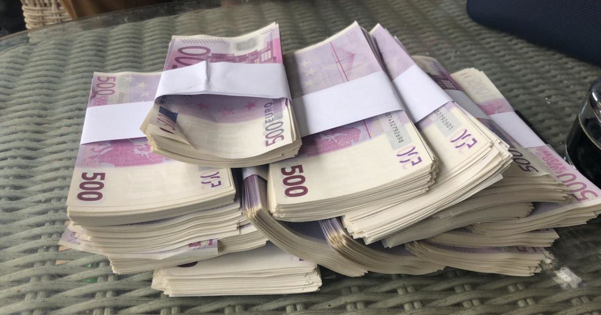 В Киеве задержали фальшивомонетчиков с почти миллионом поддельных евро