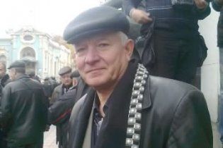 Беркутівець вдарив чорнобильця і розбив йому мобільний