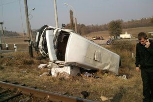 В Молдове поезд врезался в автобус, 8 человек погибли