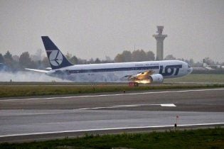 Аэропорт Варшавы закрыли на двое суток после аварийной посадки Boeing