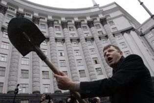Ламати паркан перед Радою закликала людина Ляшка - міліція