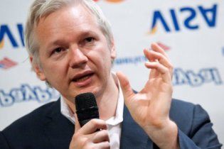 Джулиан Ассанж сделает фильм о WikiLeaks вроде "Социальной сети"