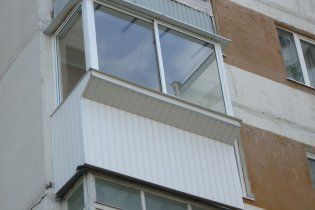Українцям доведеться доплачувати за засклені балкони