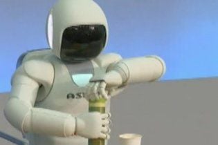 Японці представили робота Asimo, який допомагатиме в ядерній кризі