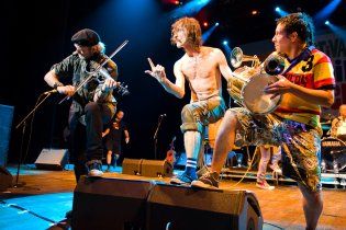 Запальні Gogol Bordello везуть в Київ акустичну програму