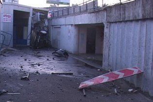 В Киеве иномарка на скорости взлетела в воздух и упала на людей