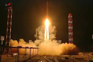 Запущенная на Марс космическая станция "зависла" над Землей