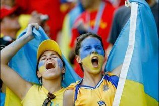 Украинки массово становятся футбольными болельщицами