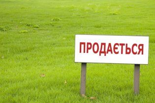 Украинцам не позволят продавать землю уже со следующего года