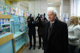 Азаров розповів, як уже рік не отримує від МВФ ні цента