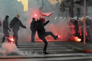 Против участников беспорядков в Варшаве возбудили уголовные дела