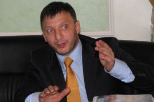 Профессор Пи повис на руках правоохранителей и кричал "ой, голова, голова"