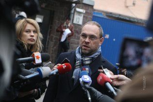 Следователи 4 часа "пытали" лежачую Тимошенко своими вопросами