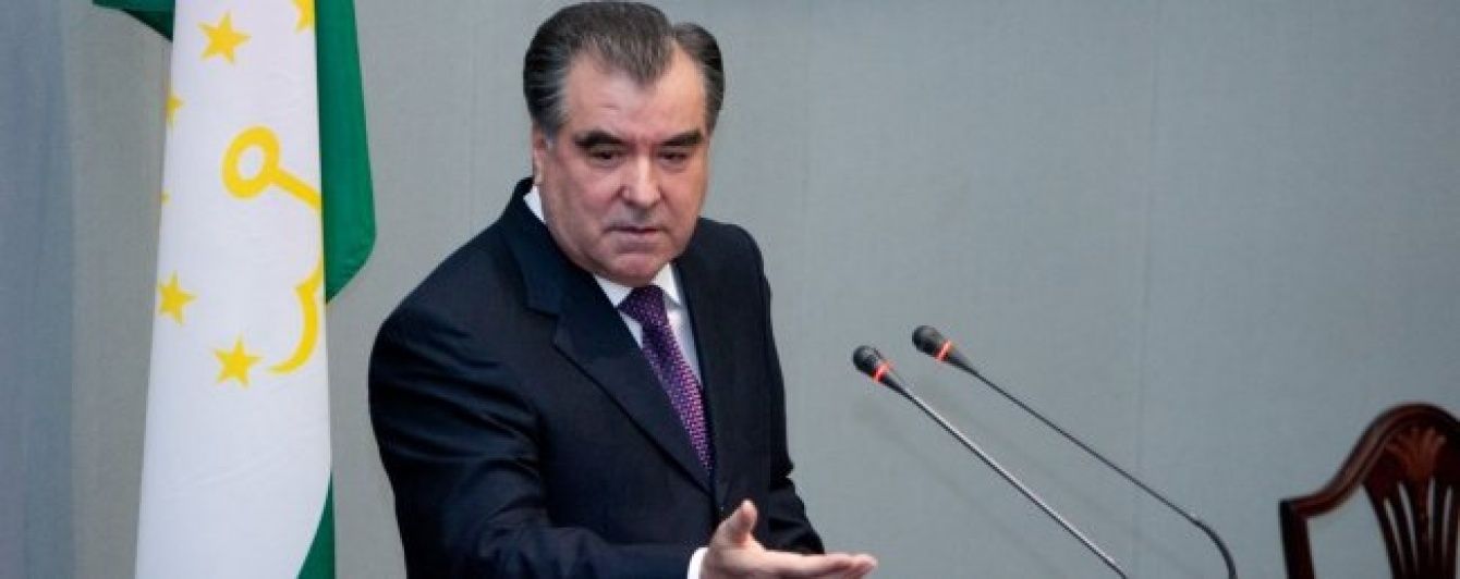 Парламент Таджикистану дозволив президенту переобиратися довічно