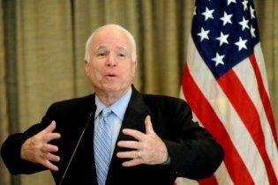 Маккейн назвал позором отказ Обамы предоставить оружие Украине
