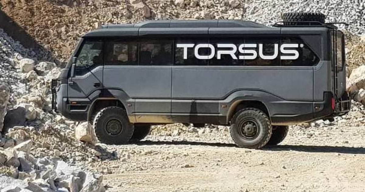 В Украине построили первый в мире внедорожный автобус
