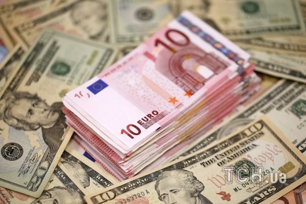 Курс валют на 27 августа: сколько стоят доллар, евро и злотый