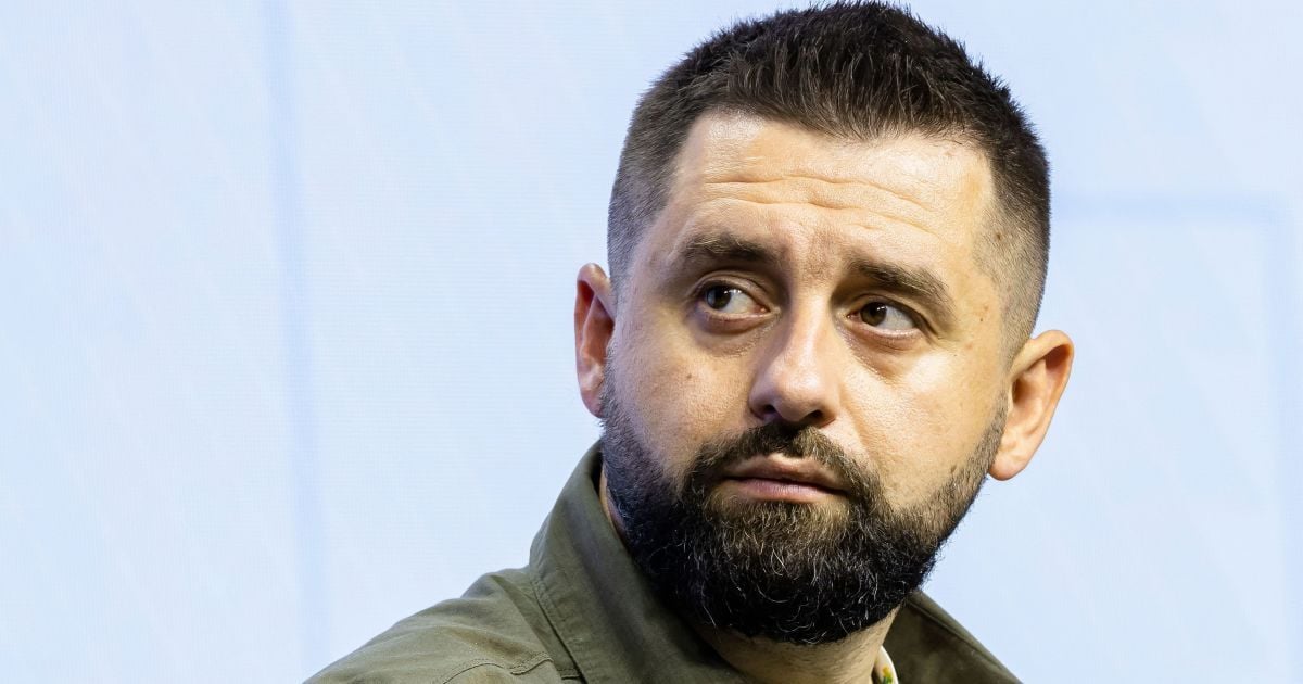 У украинских чиновников продолжаются обыски: Арахамия анонсировал "весенние посадки"
