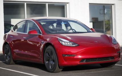 Дослідники з'ясували, чому автопілот Tesla вбиває водіїв