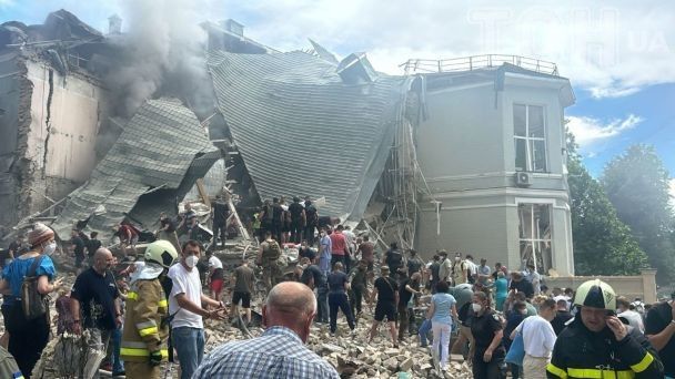 Во время атаки 8 июля в Киеве попали в одно из помещений детского медицинского учреждения "Охматдет". / © ТСН