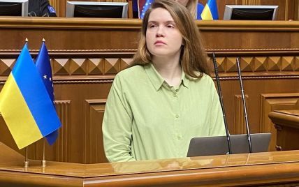 Марьяна Безуглая — нардепка показала свою повестку — Украина