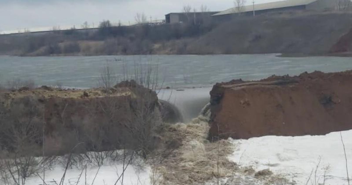 У Росії село затопило нечистотами з коров'ячої ферми (відео)