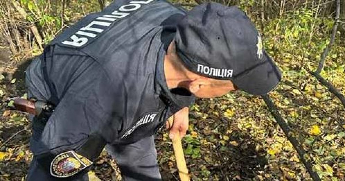 Полиция перерыла женщине огород, ища денег