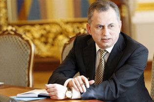 Азаров позволил Колесникову готовиться к Евро-2012 без тендеров
