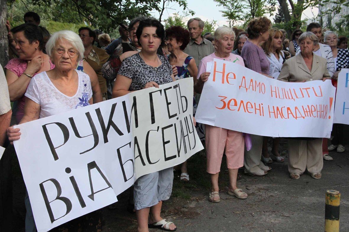 У Чоколівці мешканці стали на захист басейну