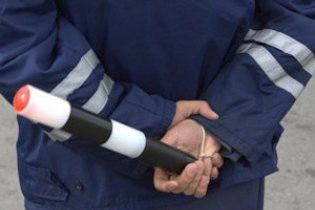 Новые изменения в ПДД заставят водителей круглосуточно ездить с включенными фарами
