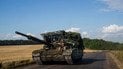 Українські військові на бронетехніці