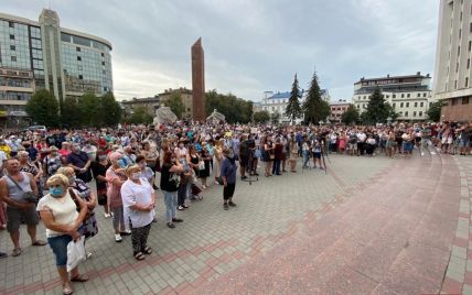 Незадоволені "червоною" зоною: в Івано-Франківську сотні людей зібрались на мітинг