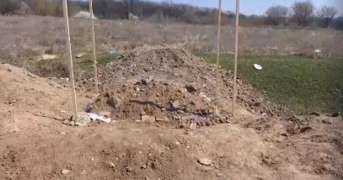 В Умани разгорелся скандал из-за похорон хасида-паломника с коронавирусом в овраге рядом с кладбищем