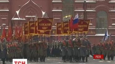 Тысячи солдат и военная техника: на Красной площади, отметили годовщину марша 1941