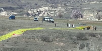 В Турции упал воздушный шар с туристами: есть жертвы