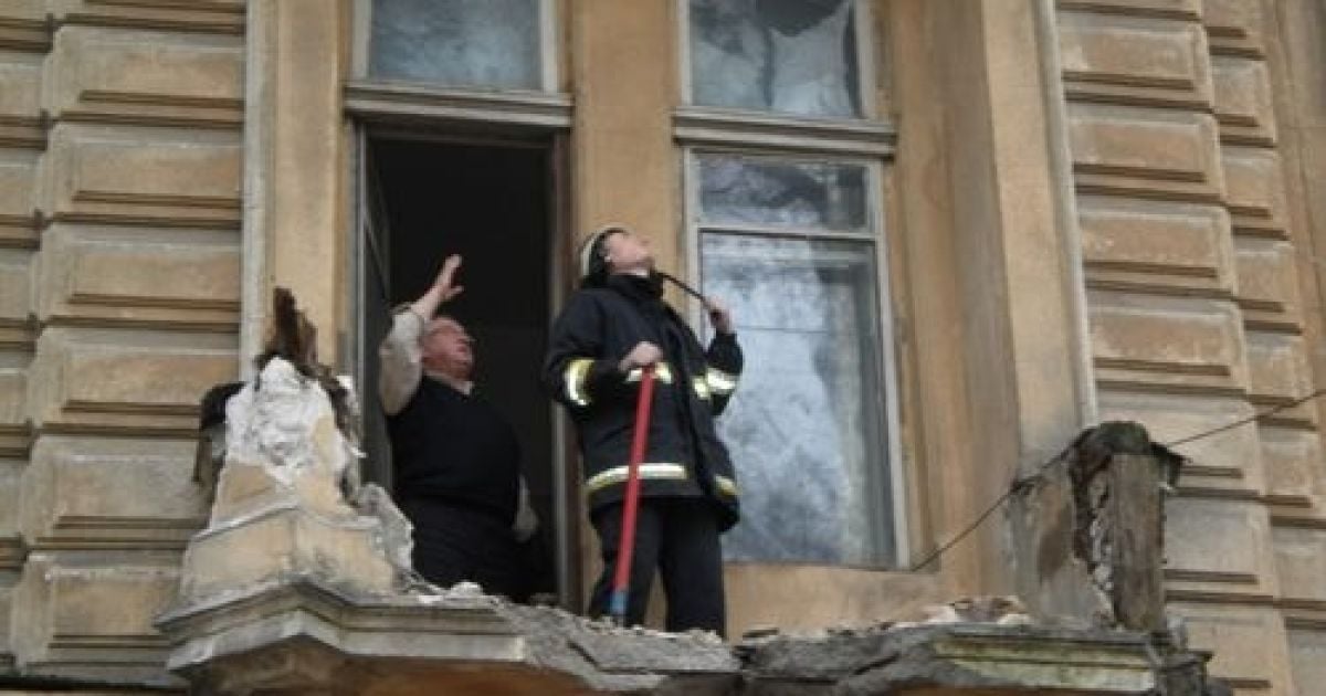 Одесситка вышла покурить и упала вместе с балконом - украина.
